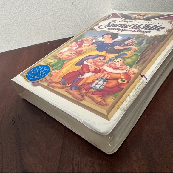 Disney Masterpiece Collection Snow White And The Seven Dwarfs (VHS) NEW IN BOX - Picture 8 of 9